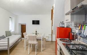 Cosy Holiday Home in Equi Terme With Terrace