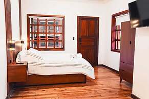 Casa 11-24 by Casa Bolivar