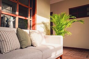 Casa 11-24 by Casa Bolivar