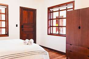 Casa 11-24 by Casa Bolivar