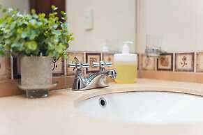 Casa 11-24 by Casa Bolivar