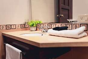 Casa 11-24 by Casa Bolivar