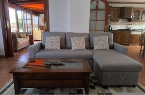 Espectacular Villa con Piscina y Vistas al Valle