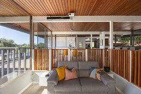 Mid-century Masterpiece With Pool Spa Tesla