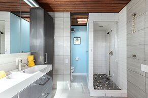 Mid-century Masterpiece With Pool Spa Tesla