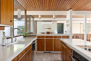 Mid-century Masterpiece With Pool Spa Tesla