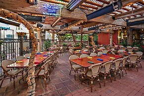 Pool and Gym Access Luxury Condo