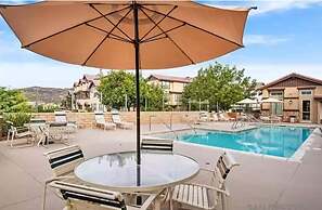 Pool and Gym Access Luxury Condo