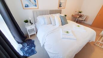 Lovely Flat in Kiln Close With Free Parking