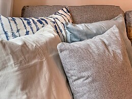 Lovely Flat in Kiln Close With Free Parking