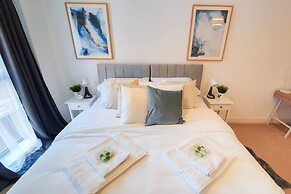 Lovely Flat in Kiln Close With Free Parking