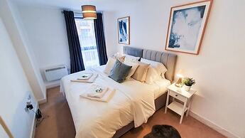 Lovely Flat in Kiln Close With Free Parking