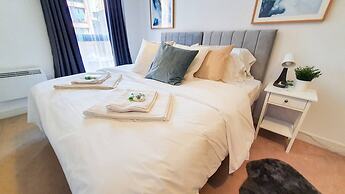 Lovely Flat in Kiln Close With Free Parking