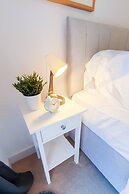 Lovely Flat in Kiln Close With Free Parking