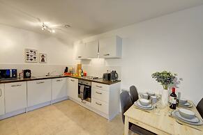 Lovely Flat in Kiln Close With Free Parking