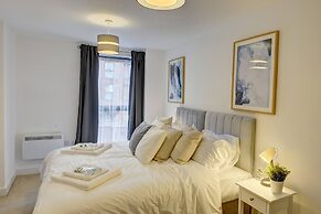 Lovely Flat in Kiln Close With Free Parking