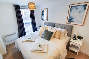 Lovely Flat in Kiln Close With Free Parking