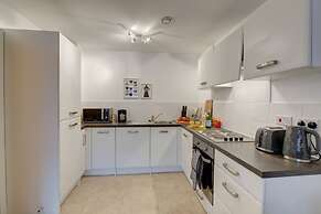 Lovely Flat in Kiln Close With Free Parking