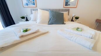 Lovely Flat in Kiln Close With Free Parking