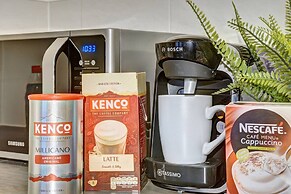 Lovely Flat in Kiln Close With Free Parking