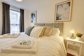 Lovely Flat in Kiln Close With Free Parking