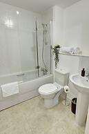 Lovely Flat in Kiln Close With Free Parking