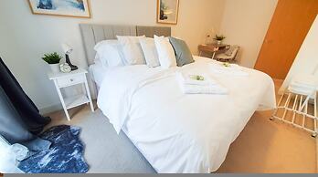 Lovely Flat in Kiln Close With Free Parking