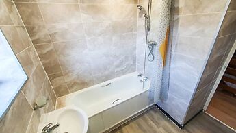 Cheerful 4-bedroom House