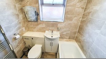 Cheerful 4-bedroom House