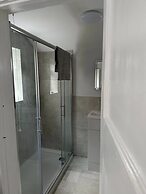 3 bed Chill Glouc With 3 Bedrooms and 1 Bathrooms