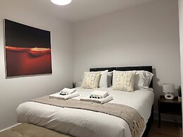 3 bed Chill Glouc With 3 Bedrooms and 1 Bathrooms