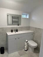 3 bed Chill Glouc With 3 Bedrooms and 1 Bathrooms