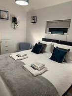 3 bed Chill Glouc With 3 Bedrooms and 1 Bathrooms