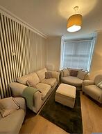 3 bed Chill Glouc With 3 Bedrooms and 1 Bathrooms