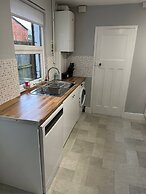 3 bed Chill Glouc With 3 Bedrooms and 1 Bathrooms
