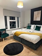 3 bed Chill Glouc With 3 Bedrooms and 1 Bathrooms