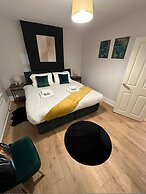 3 bed Chill Glouc With 3 Bedrooms and 1 Bathrooms