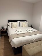 3 bed Chill Glouc With 3 Bedrooms and 1 Bathrooms