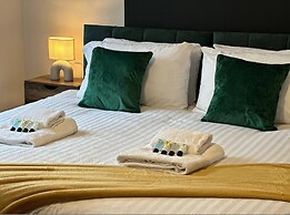 3 bed Chill Glouc With 3 Bedrooms and 1 Bathrooms