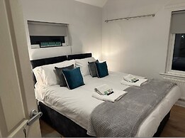 3 bed Chill Glouc With 3 Bedrooms and 1 Bathrooms