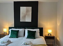 3 bed Chill Glouc With 3 Bedrooms and 1 Bathrooms