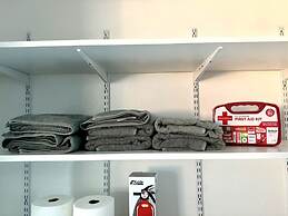 New Fresh House in Seminole Close to Beach