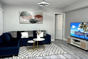 New Fresh House in Seminole Close to Beach