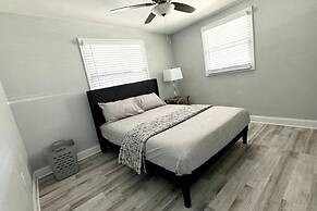 New Fresh House in Seminole Close to Beach