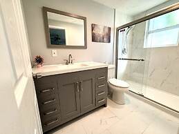 New Fresh House in Seminole Close to Beach