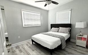 New Fresh House in Seminole Close to Beach