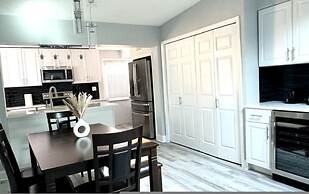 New Fresh House in Seminole Close to Beach