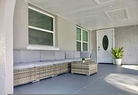 New Fresh House in Seminole Close to Beach