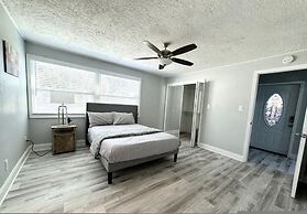 New Fresh House in Seminole Close to Beach