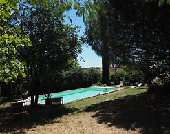 Charming Holiday Home With Garden and Private Pool, Vernegues-ex TUI